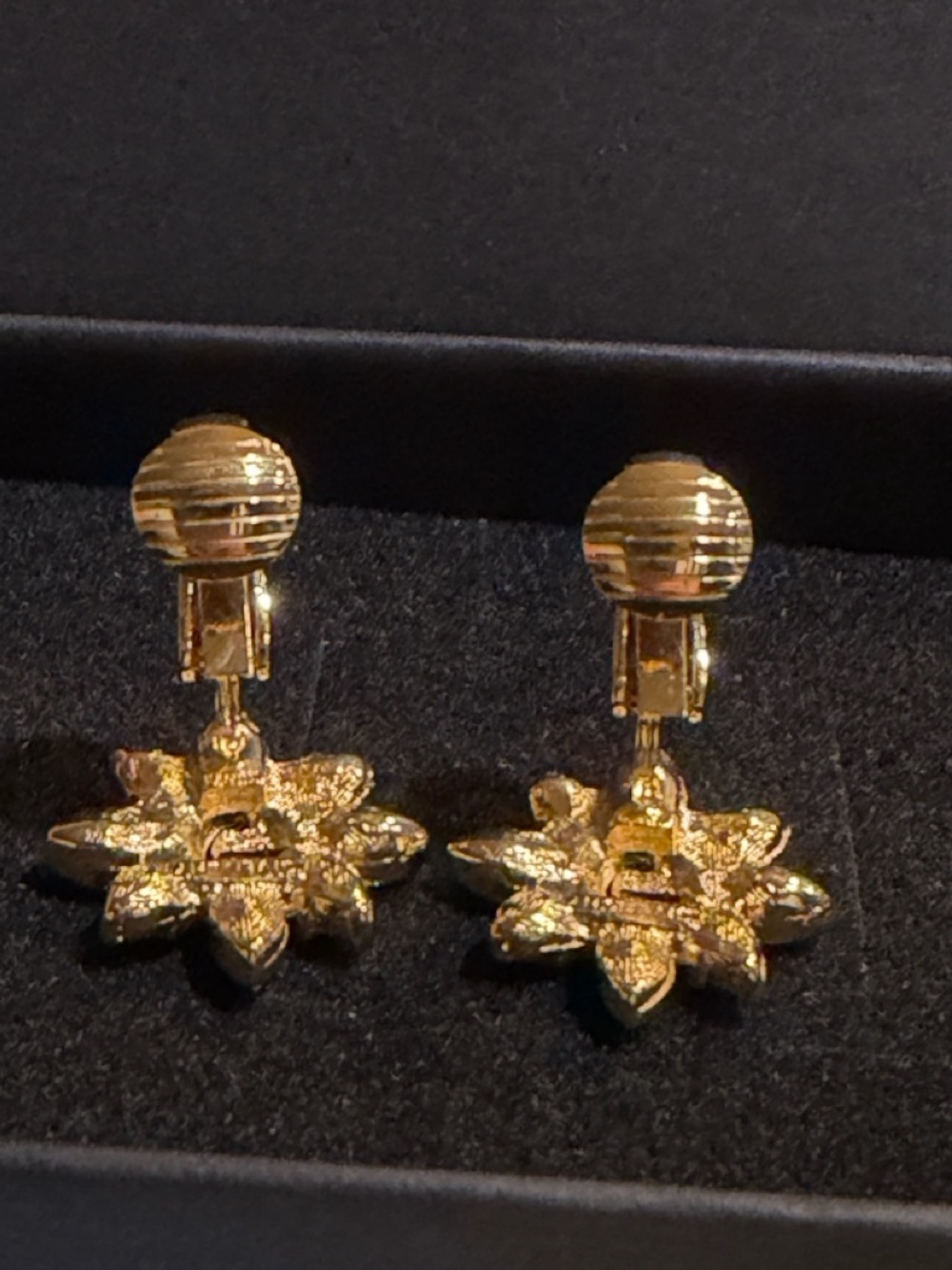 GIVENCHY Flower Crystal G Gold Plated Clip On Earrings Vintage incl box card - Picture 8 of 10